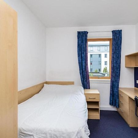 En Suite Rooms, Gillingham - Sk Bagian luar foto